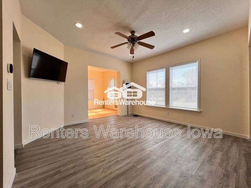 1407 8th St - Photo 3 of 17