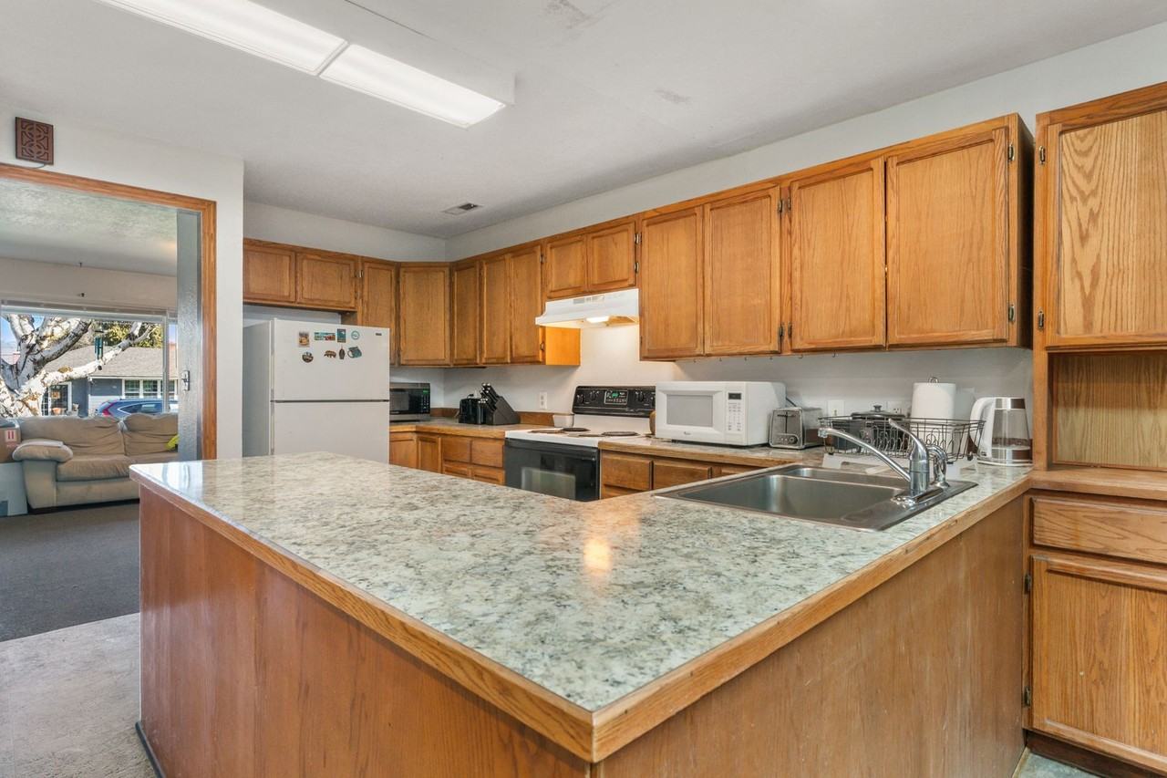 1107 Madison St - Photo 3 of 19