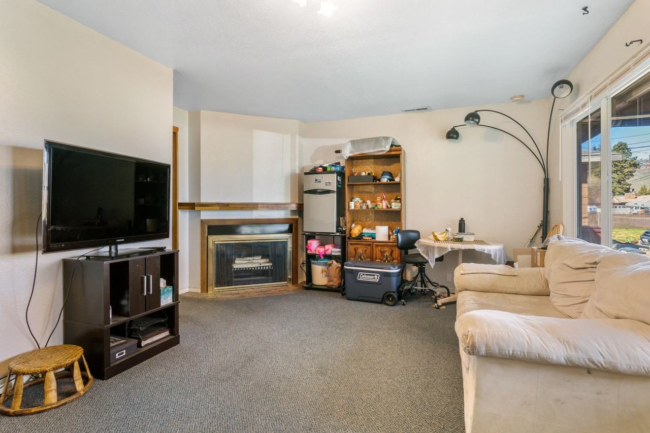 1107 Madison St - Photo 5 of 19