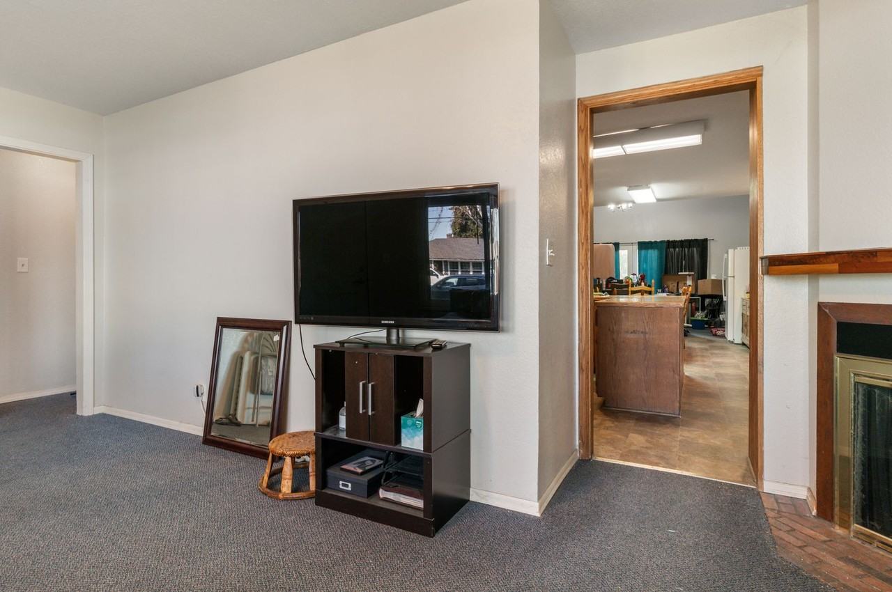 1107 Madison St - Photo 6 of 19