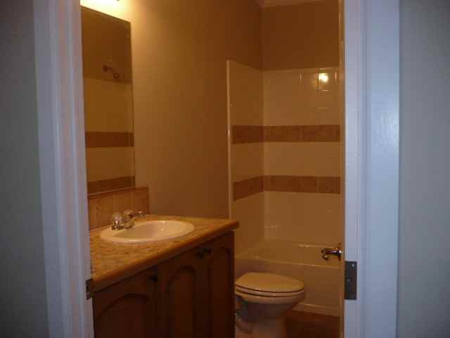 1421 30th St Se #NA - Photo 2 of 6