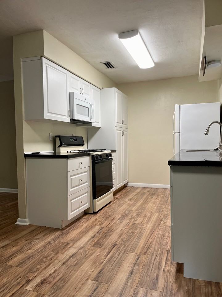 2625 Nw 49th Pl #1 - Photo 4 of 15