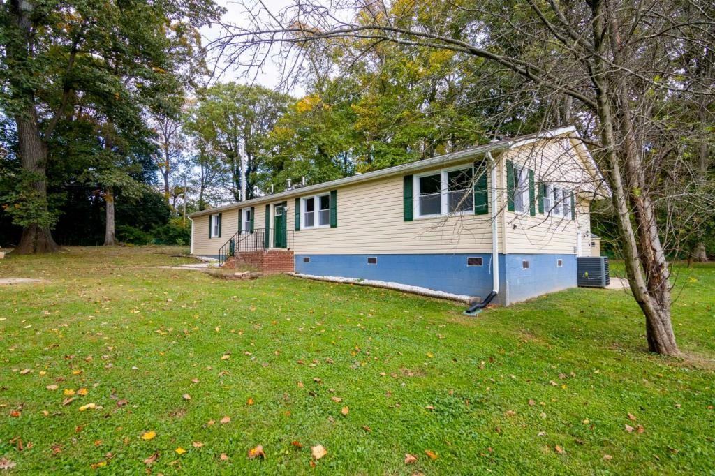 3405 Pebble Dr - Photo 3 of 33