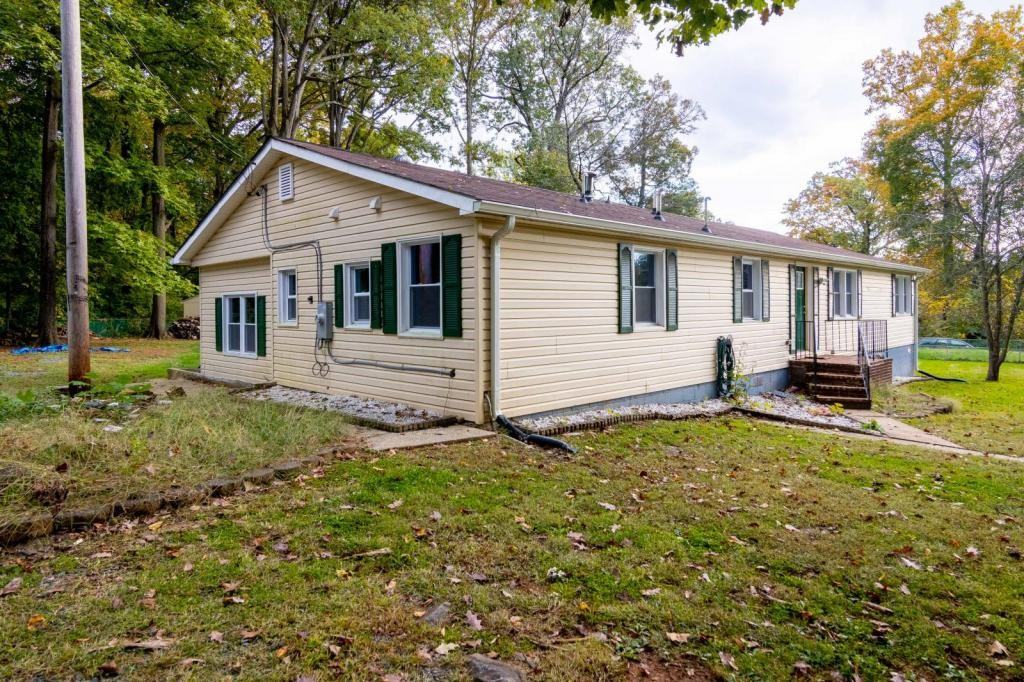 3405 Pebble Dr - Photo 4 of 33