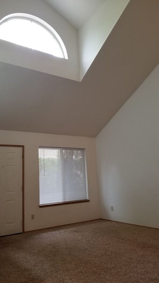 124-430-432 McKinley Duplex, Bend - Photo 3 of 12