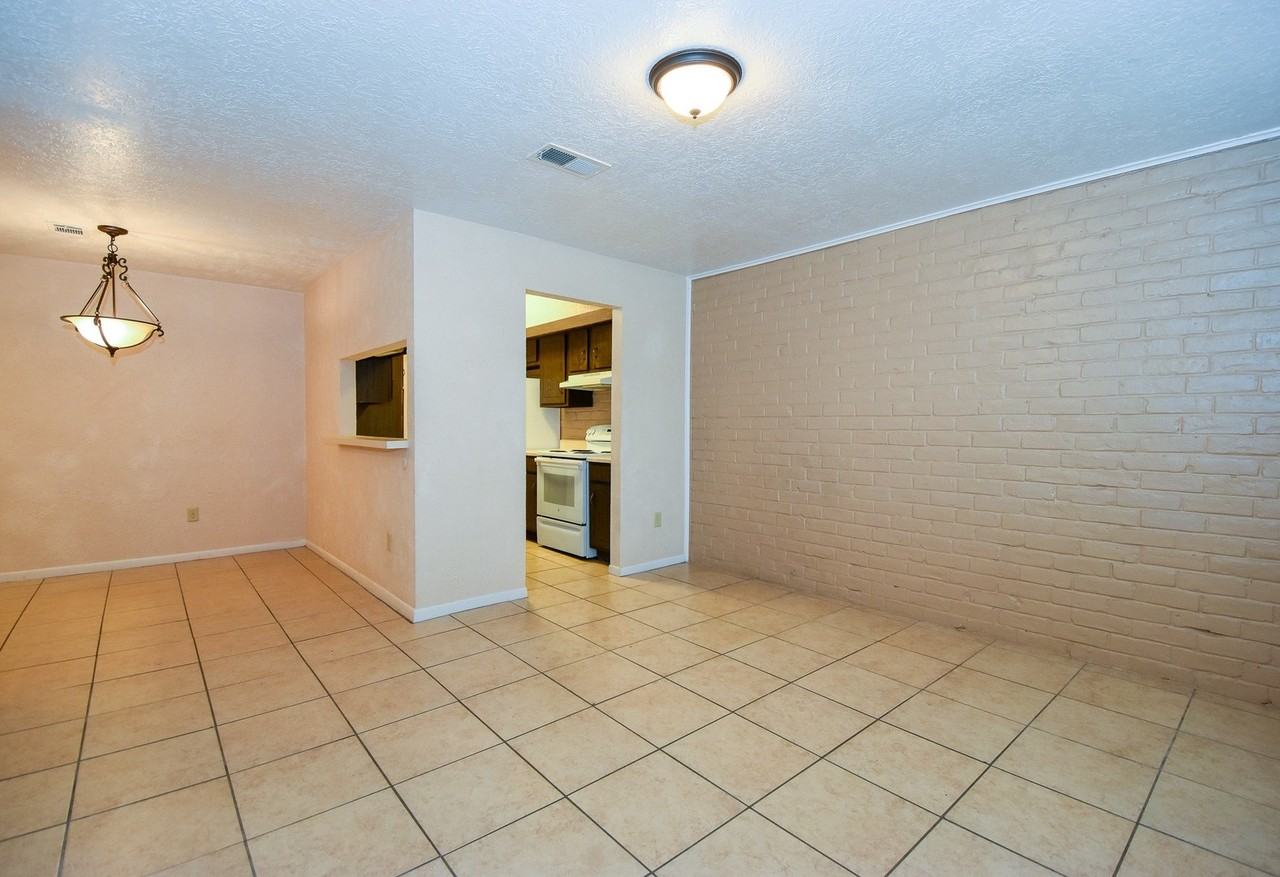 1504 Beaumont Rd - Photo 5 of 17