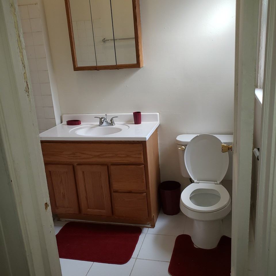 907 W 76th St #907-2 - Photo 2 of 7