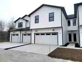 featured image of 2447 Easton Ln #2447