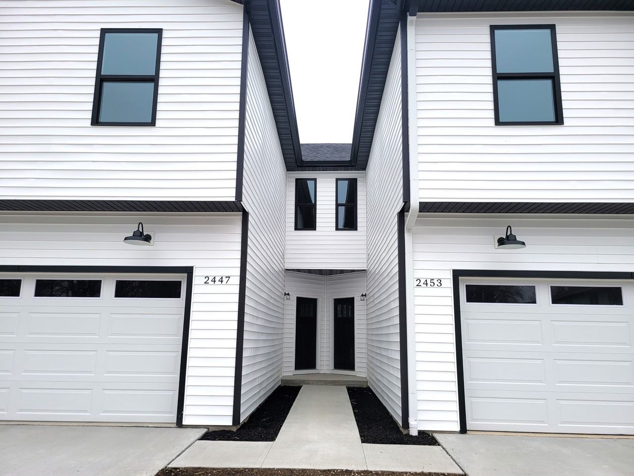 2447 Easton Ln #2447 - Photo 3 of 47