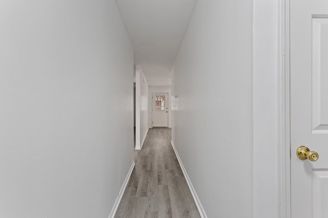 5576 Seabreeze Ln - Photo 2 of 23