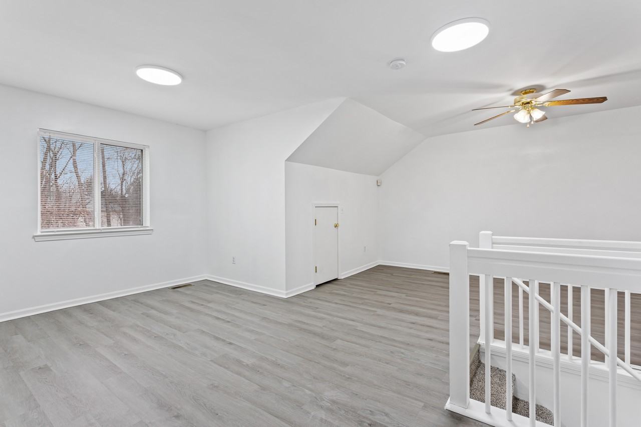 5576 Seabreeze Ln - Photo 3 of 23