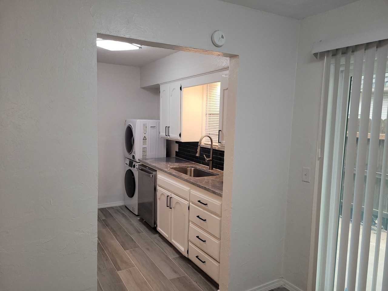 11413 N May Ave #E - Photo 3 of 16