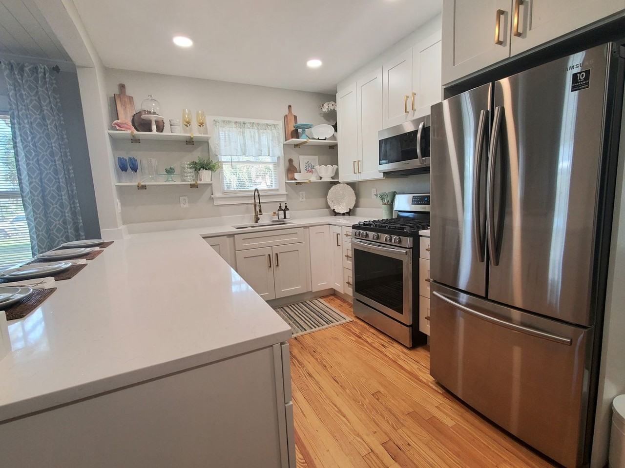 410 N Oleander Ave - Photo 2 of 13