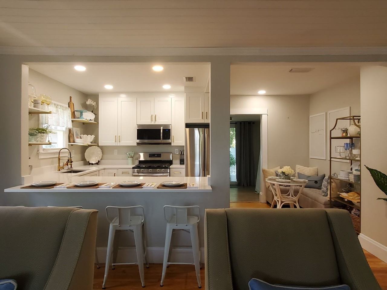410 N Oleander Ave - Photo 3 of 13