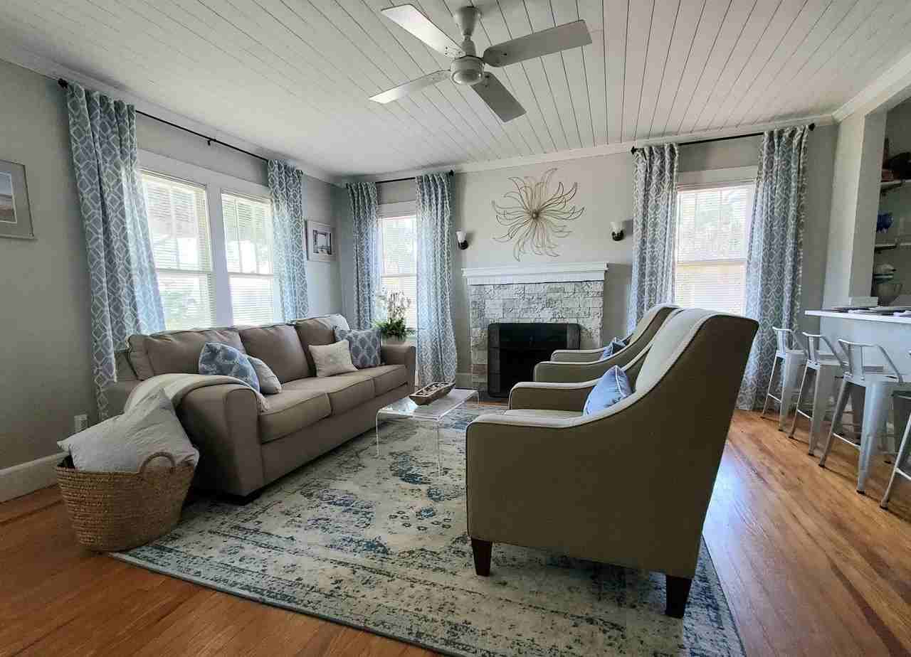 410 N Oleander Ave - Photo 4 of 13
