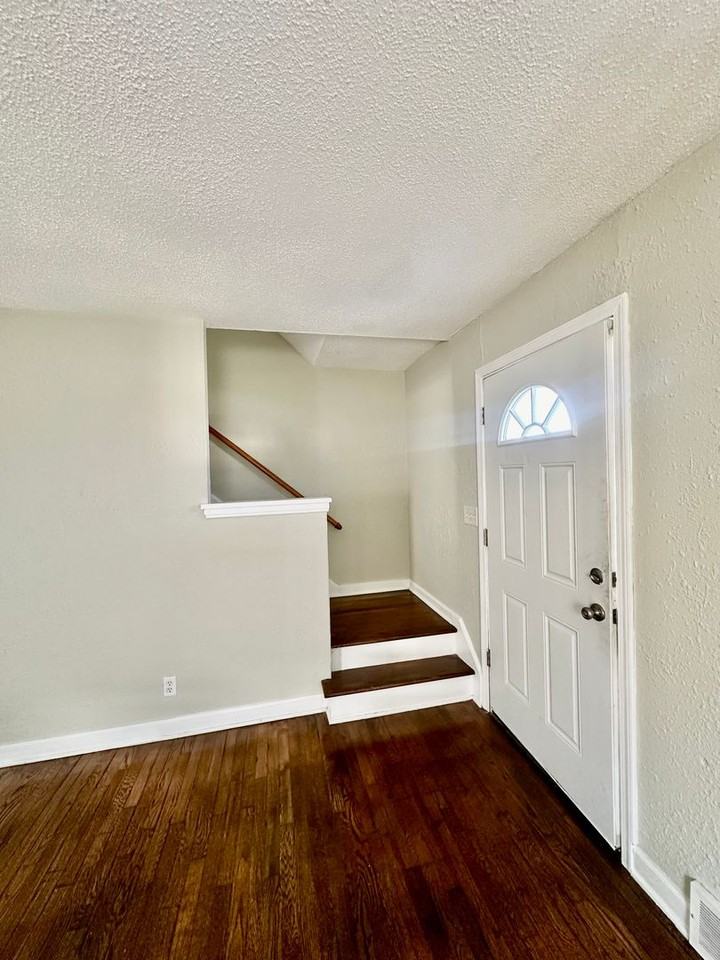 9522 Harrison St - Photo 7 of 13