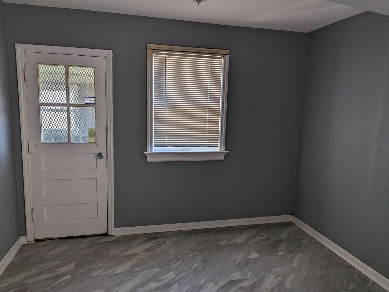 5829 Dressell Ave - Photo 2 of 7