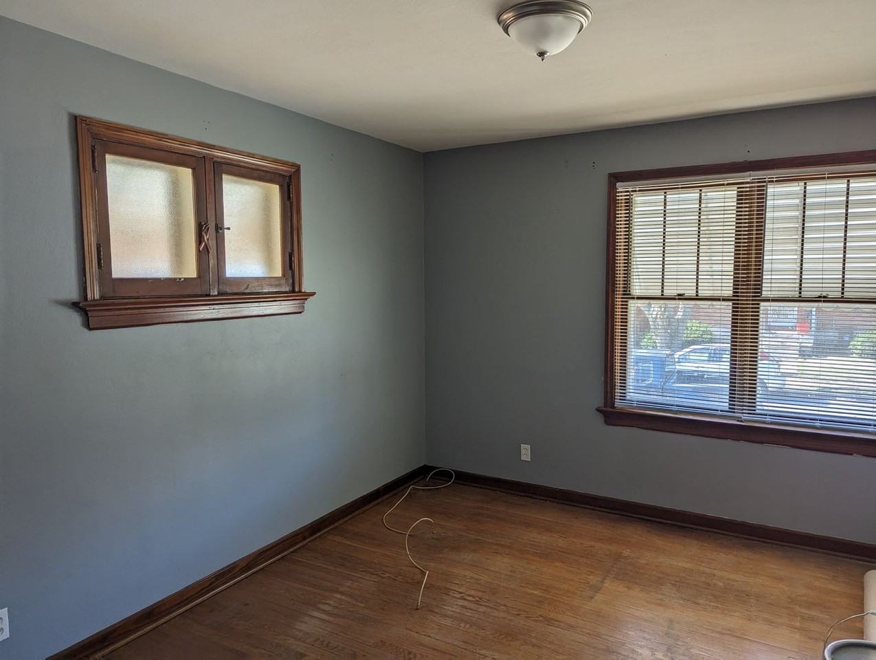 5829 Dressell Ave - Photo 3 of 7