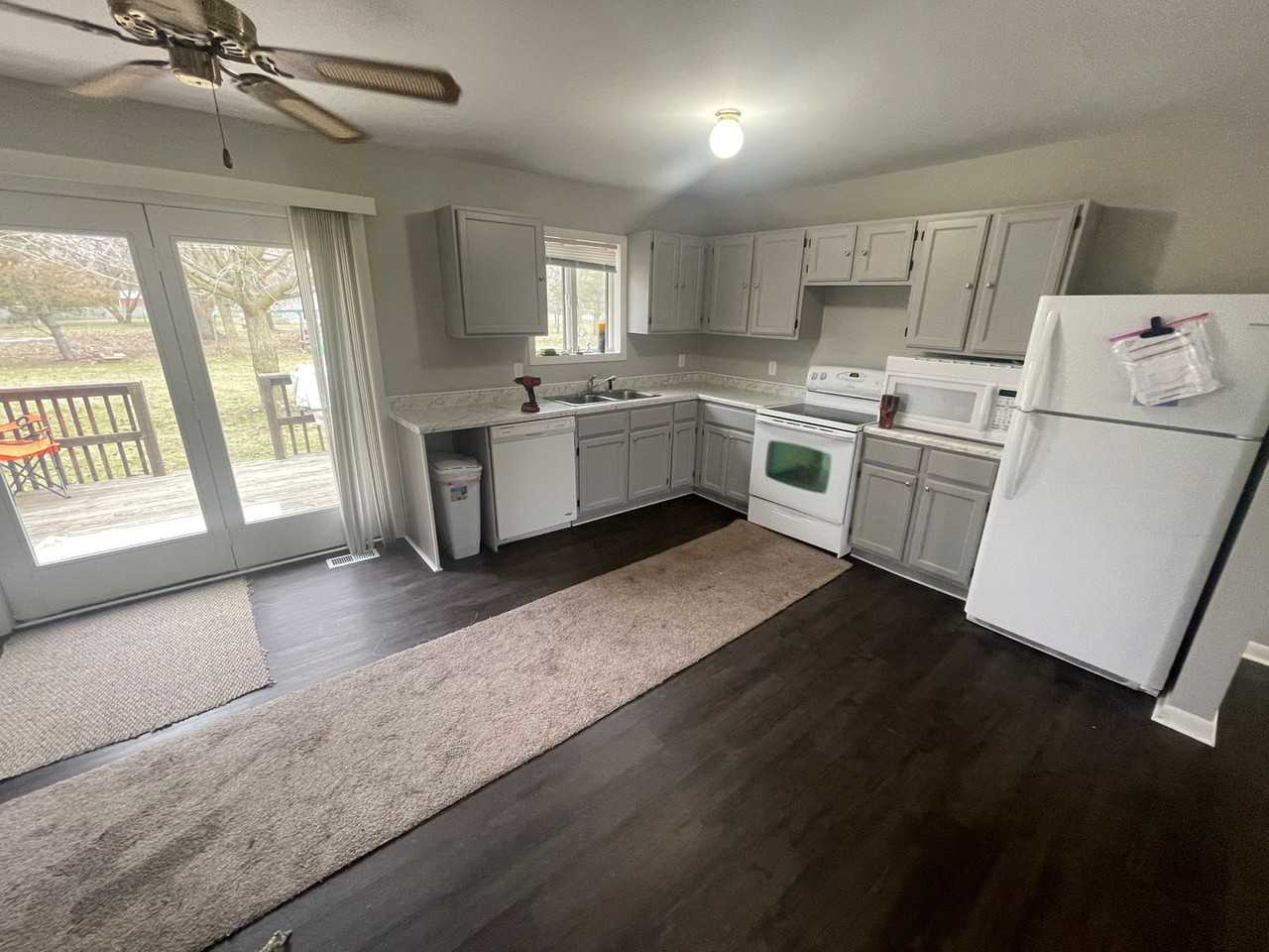 1026 S Lincoln Rd - Photo 3 of 12