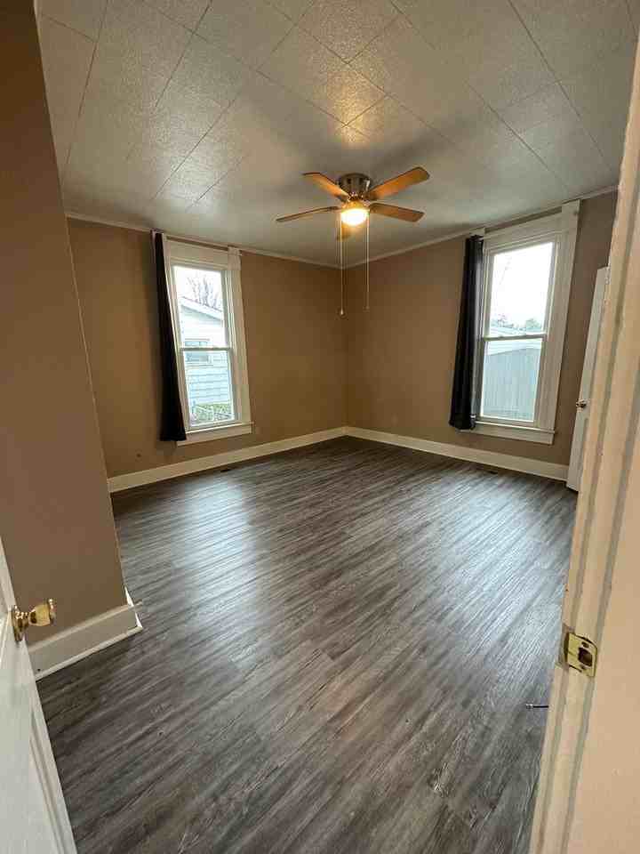 706 N Sexton St - Photo 2 of 7