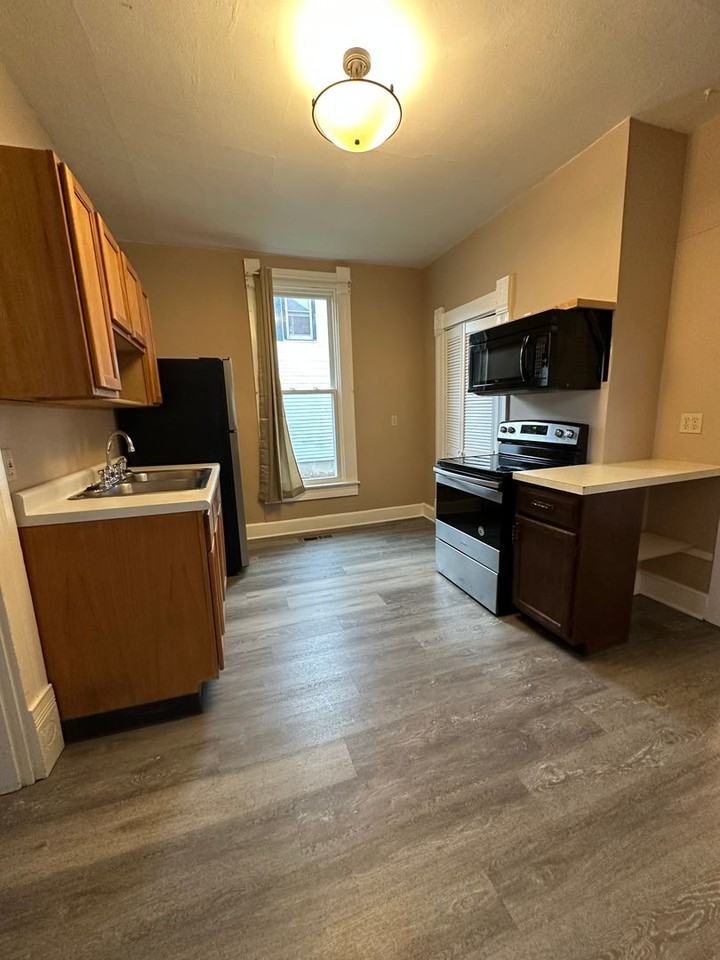 706 N Sexton St - Photo 3 of 7