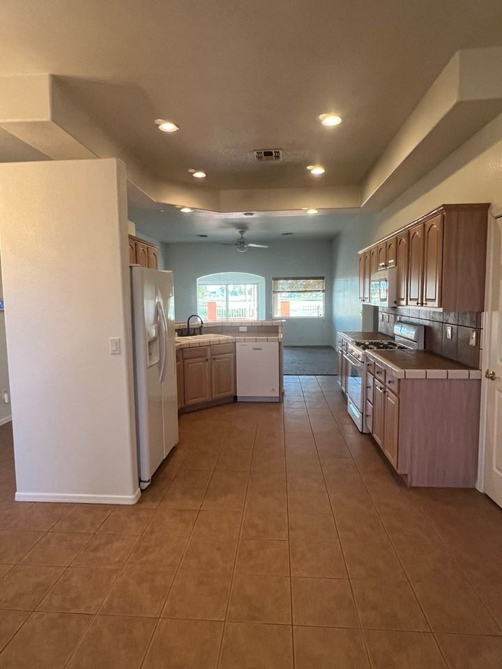 1783 E Lipan Cir - Photo 7 of 30
