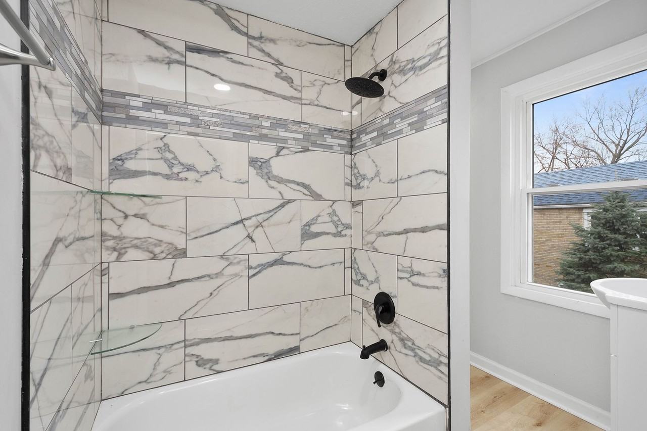 1113 2nd Ave - Photo 2 of 26