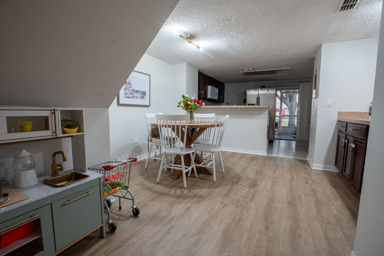 7504 Hollowell Dr - Photo 2 of 36