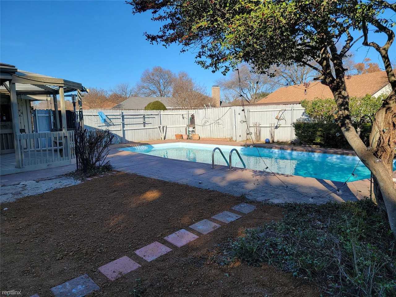 1004 N Yale Blvd - Photo 3 of 15