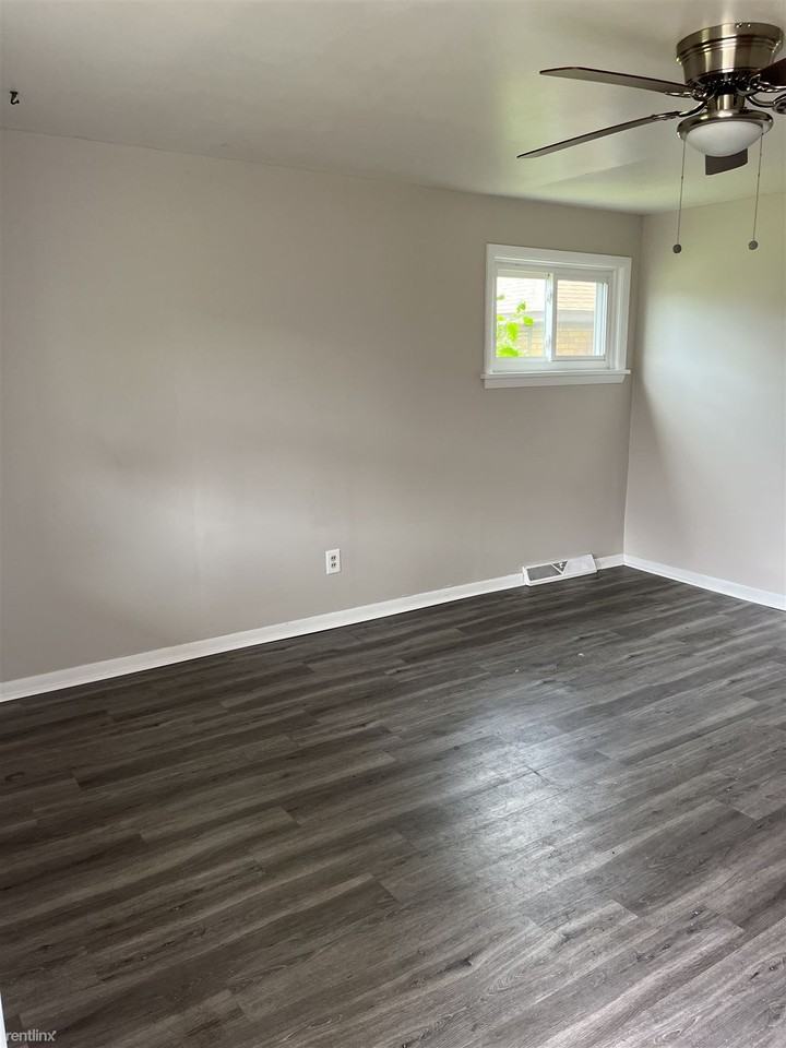 605 8th St - Photo 3 of 28