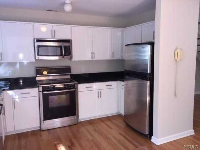 278 Maplewood Dr - Photo 3 of 16