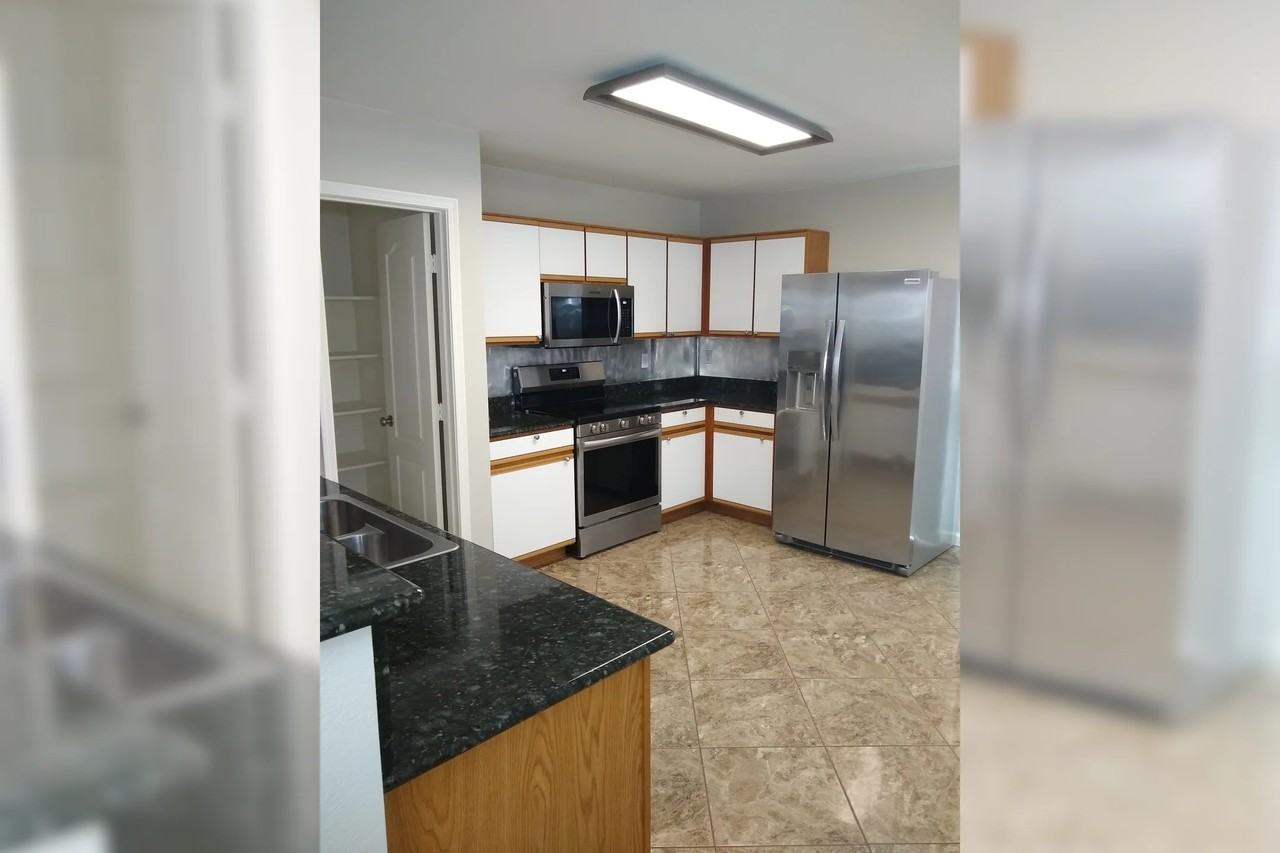 4711 N 92nd Dr - Photo 2 of 18