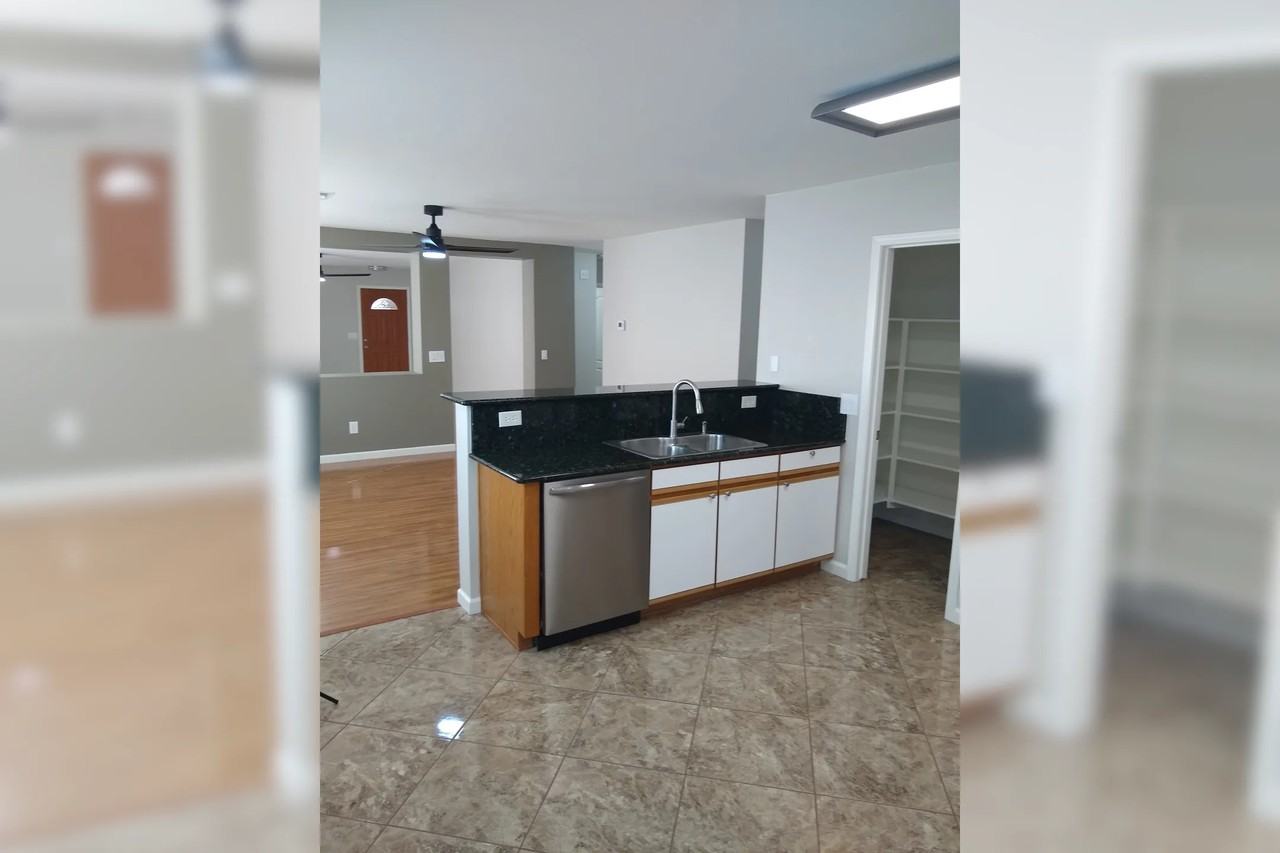 4711 N 92nd Dr - Photo 3 of 18
