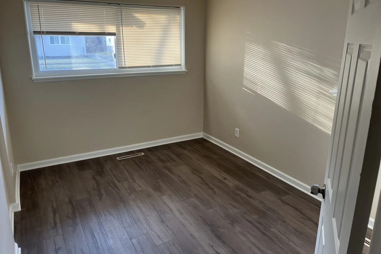 21930 Fern St - Photo 2 of 6