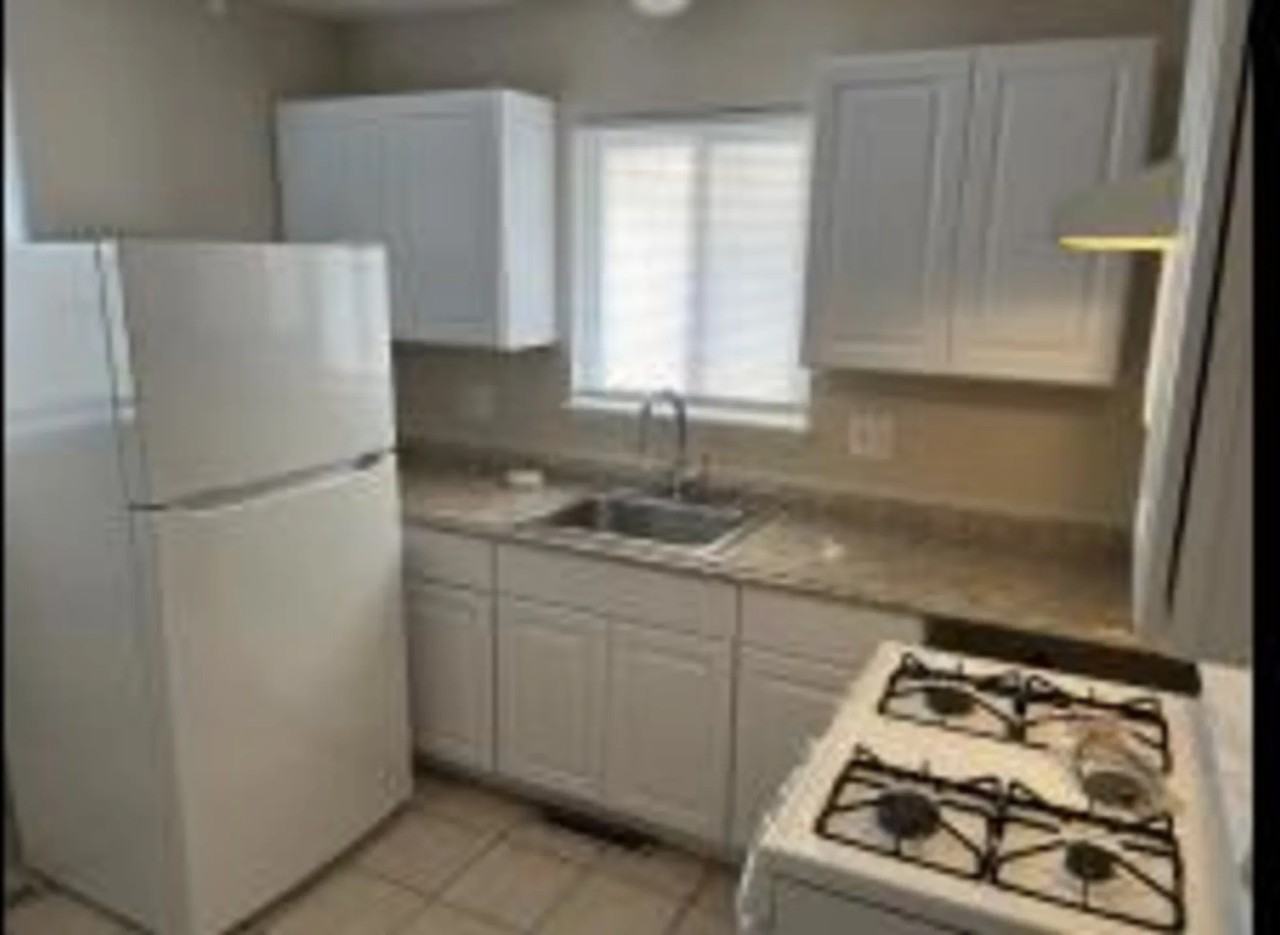 21930 Fern St - Photo 3 of 6