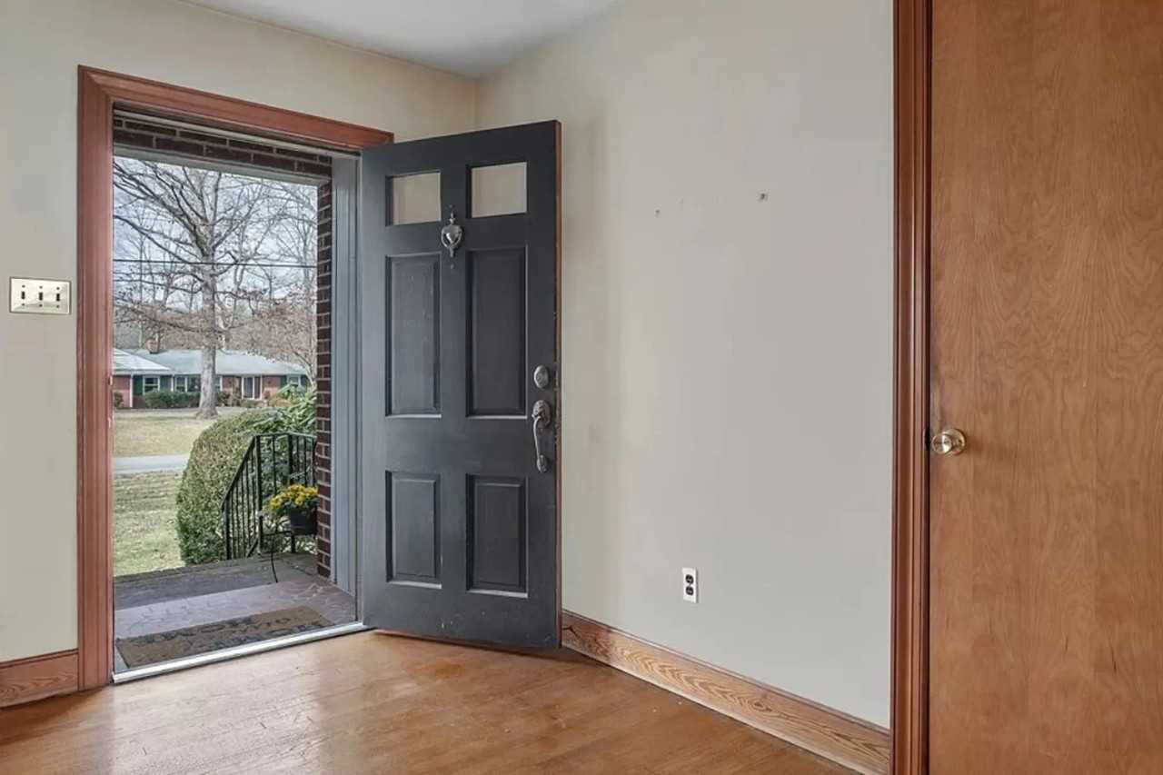 11129 Linderwood Dr - Photo 2 of 6