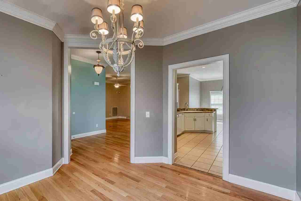 121 Violet Ln - Photo 2 of 5