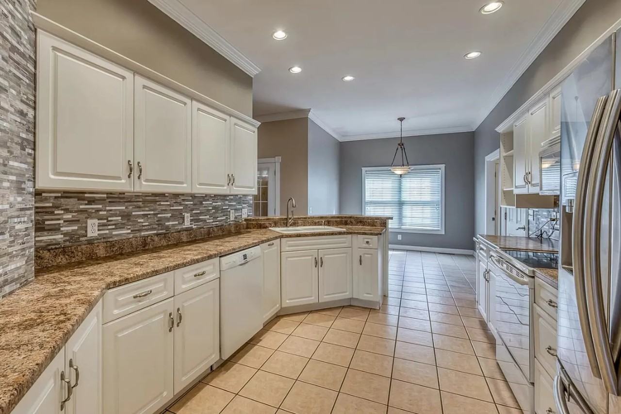121 Violet Ln - Photo 3 of 5