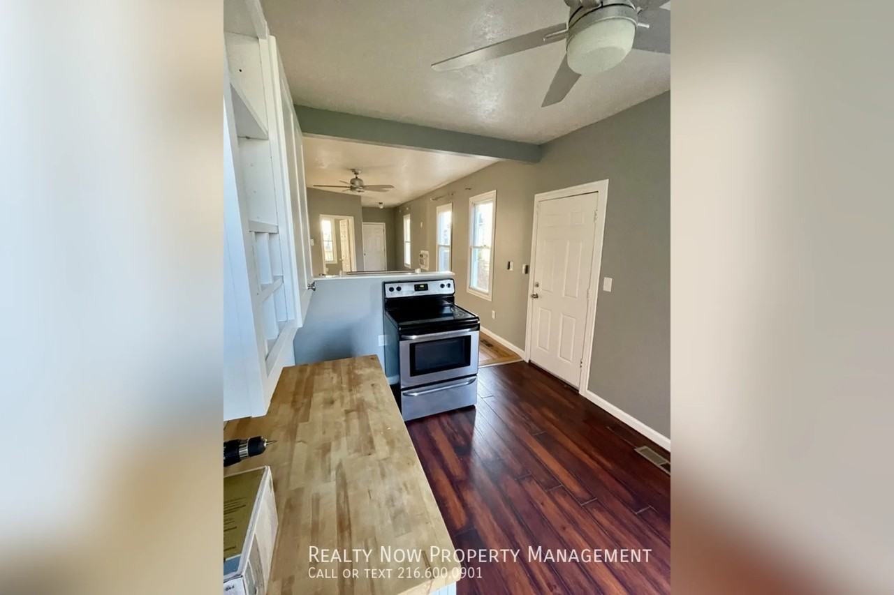 1172 Holmden Ave - Photo 3 of 8