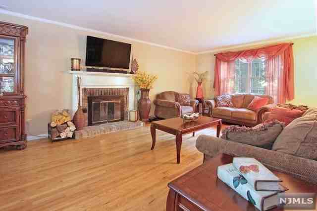 25 Wilson Terrace - Photo 3 of 22