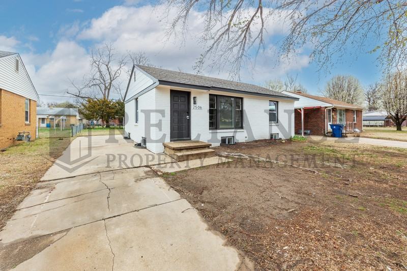 2506 N Somerset Ave - Photo 3 of 37