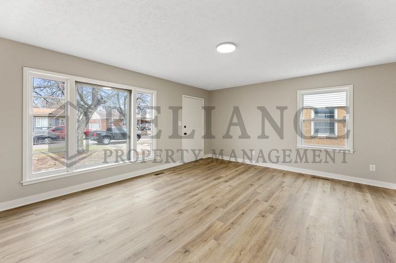 2506 N Somerset Ave - Photo 7 of 37