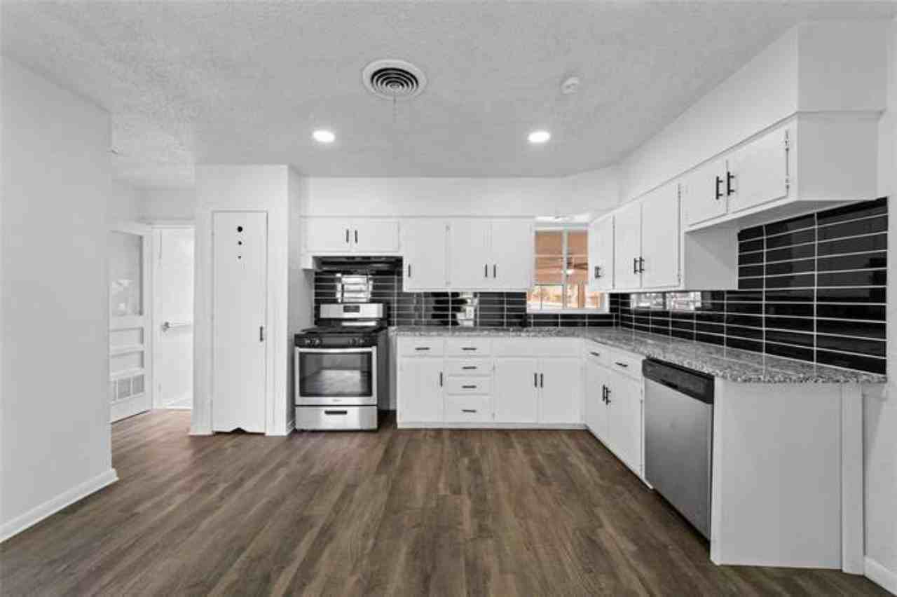 1014 Lucille St - Photo 3 of 15