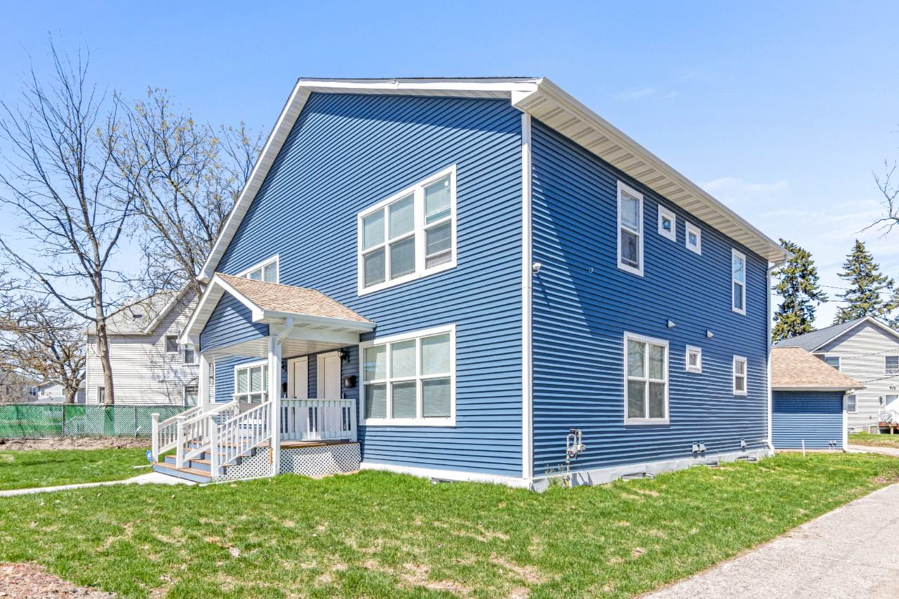 1918 Hillside Ave N #B - Photo 2 of 24