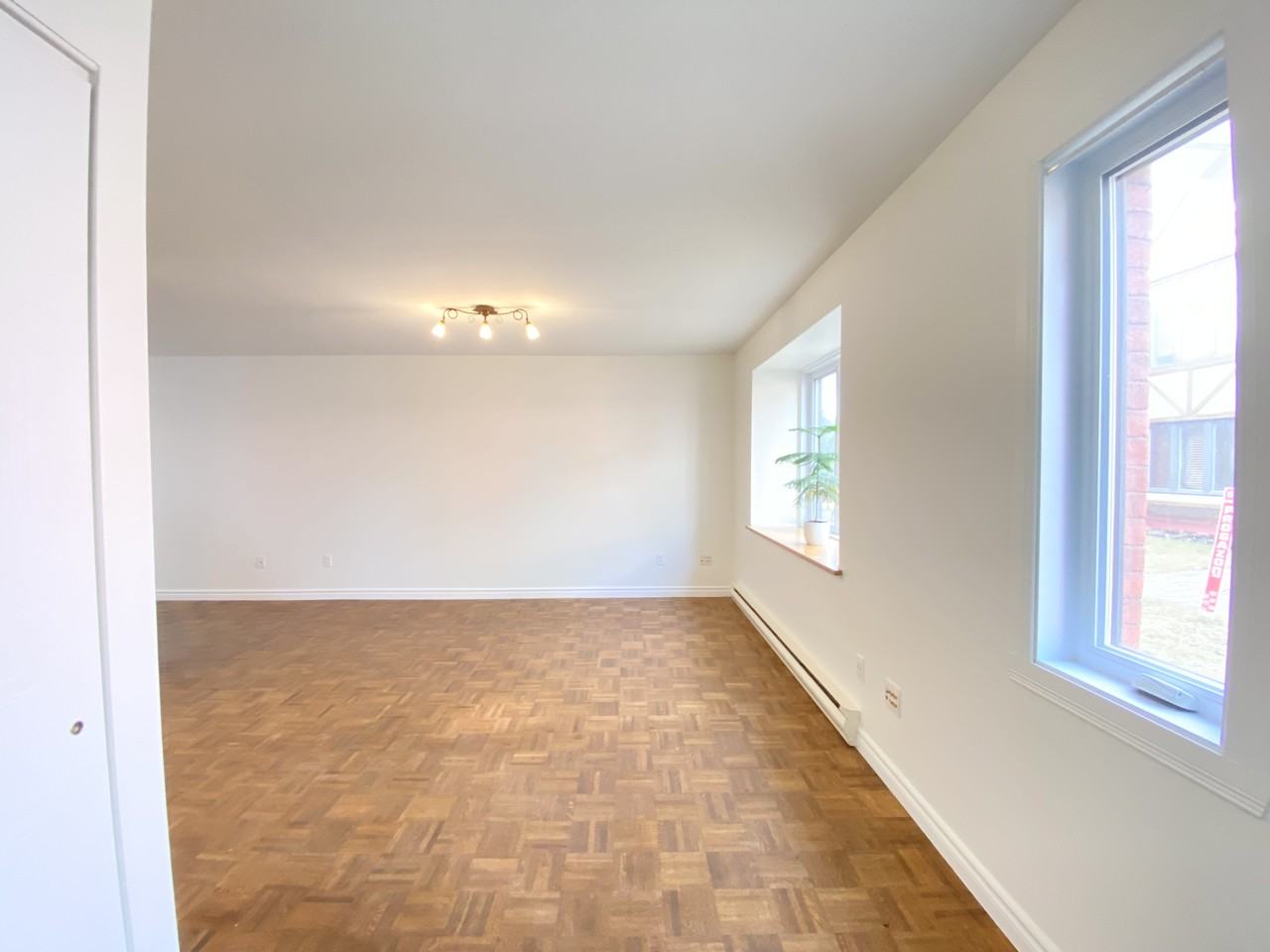 1518 Avenue Victoria - Photo 2 of 30