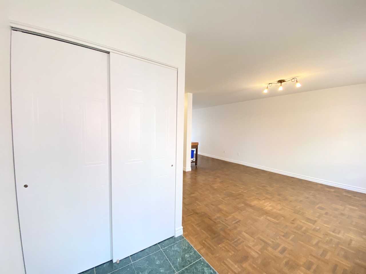 1518 Avenue Victoria - Photo 3 of 30