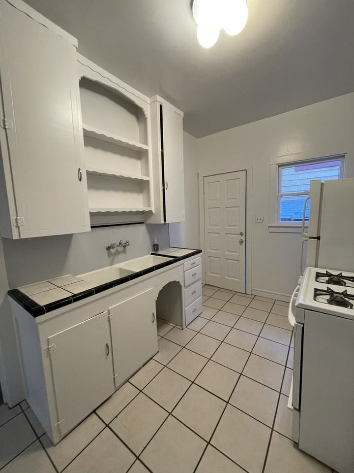 F St - Photo 3 of 20