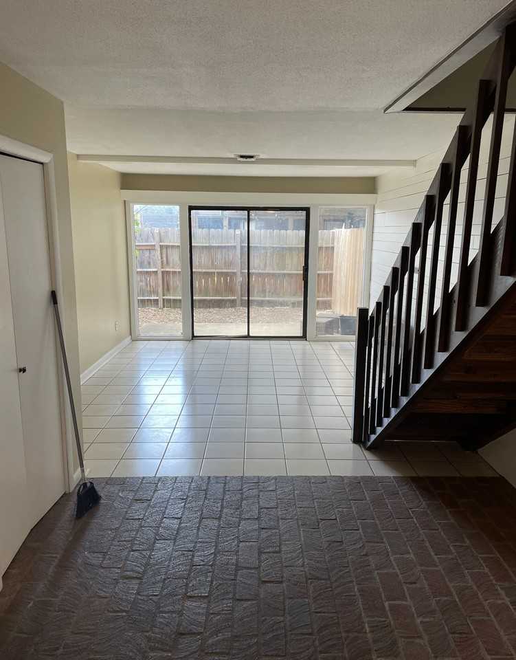 404 W Maple St #1 - Photo 5 of 10