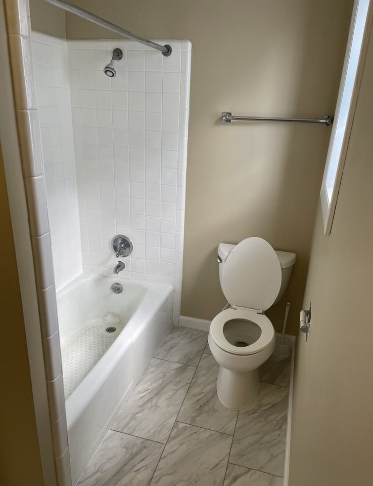 404 W Maple St #1 - Photo 7 of 10