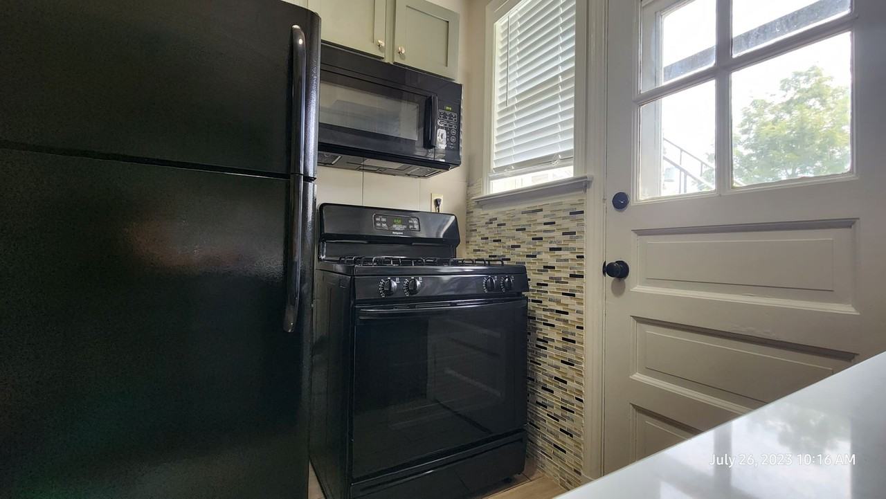 1020 Sanford Avenue - Photo 3 of 36